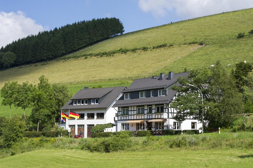Landhaus Zum Sorpetal Hotel Шмаленберг Екстериор снимка